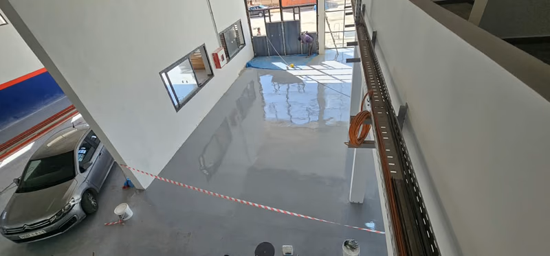 DAF : Véhicule stationné sur le sol époxy neuf