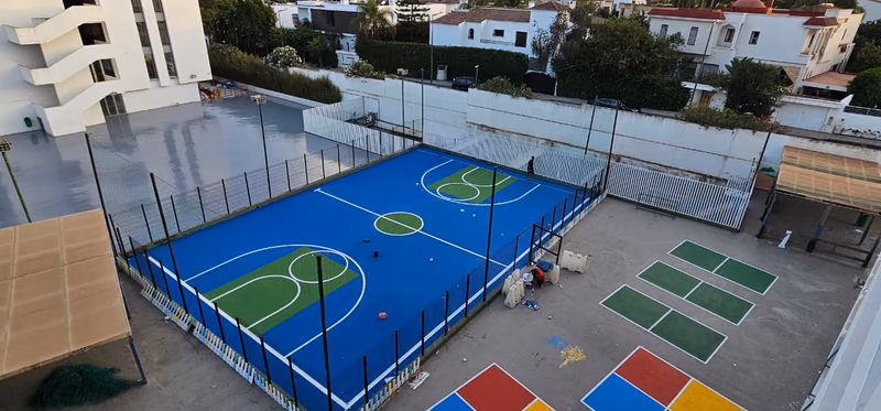 EBM Rabat : Terrain multisport et carrés de jeux colorés