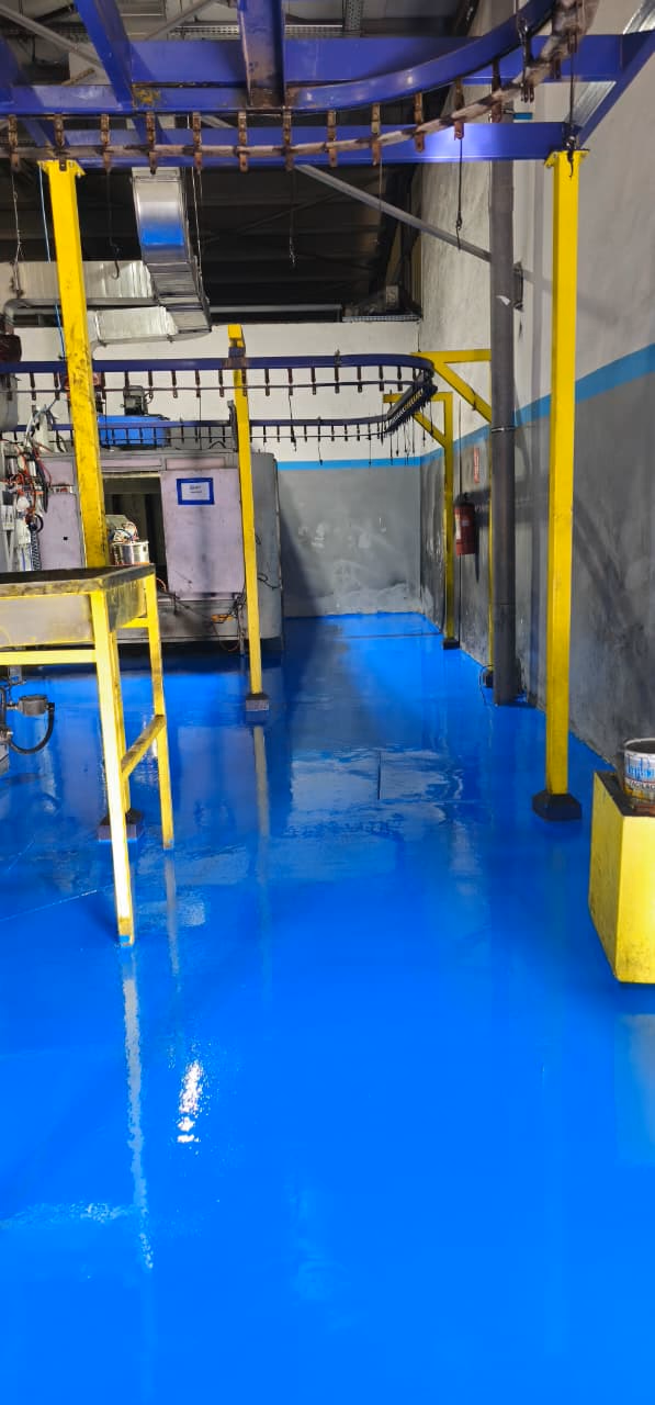 Micronitech : Allée bleue sous le convoyeur aérien